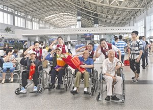 四川受阅老兵归来:国家强大 让我们扬眉吐气