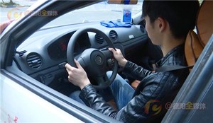 教练收费玩“失联” 驾校妥善解决问题