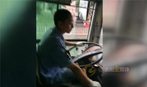 乘公交手机三秒被偷 司机火眼金睛助其追回
