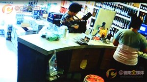 狸猫换太子：“假钞”大姐骗过单纯小妹