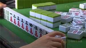 瘾大！德阳年轻妈妈打麻将输掉公款55万元被抓