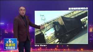 大货车超高被卡桥洞  无奈“放气”才脱身