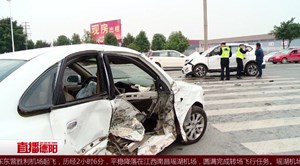 两车路口相撞  一人受伤