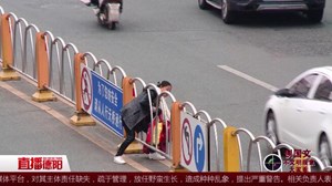 市民横穿马路  记者好心劝不住