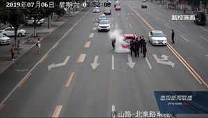 关键时刻！民警出手及时化解险情