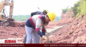 中江：烈日炎炎 修路工人的持续坚守
