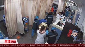 货车司机突发心梗 街头上演“生死时速”