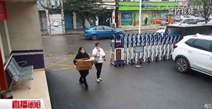 广汉！温暖！热心市民为一线民警送去1500只口罩