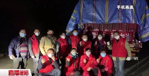 怒赞！志愿者夫妻花5万元买蔬菜捐给武汉人民