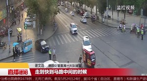 德阳交警牵手老人过马路  二十三万人“围观”