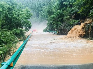 2人失联、道路冲毁、堰塞湖…四川遭遇今年入汛最大强降雨