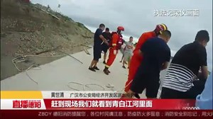 河中惊现“浮尸” 民警消防紧急打捞