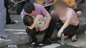 痛心！4岁儿童被锁车内丧命！另一位妈妈的做法……