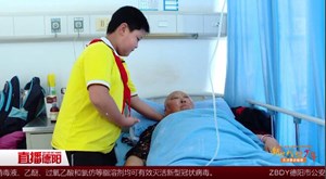 每天往返60公里的孝心男孩
