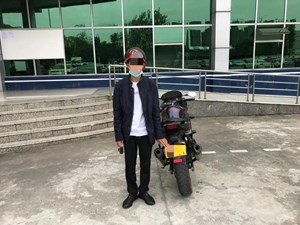 德阳一男子无证驾驶撞人后肇事逃逸，德阳交警仅用22小时便将其抓获！