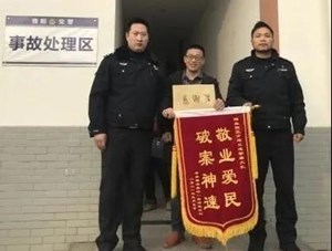 没人性！德阳残疾男子路边倒垃圾被撞昏迷，肇事司机下车查看后竟跑了……