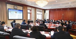 着力解决法治领域突出问题 推动全面依法治市工作不断取得新成效