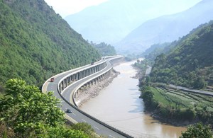 凉山，一路生花，驶向春天
