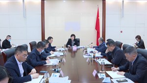 鼓足干劲 全力突破 推动服务业持续稳定增长