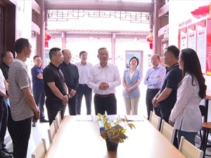 卢也赴什邡调研换届后的人大工作情况