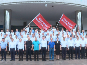 我市组织援藏干部人才代表重走援建路