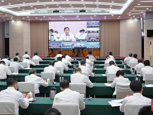 省委工作会议召开 王晓晖主持并讲话 黄强出席并讲话 田向利出席