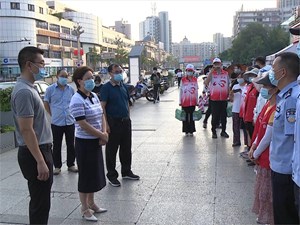 市领导慰问疫情防控一线工作者