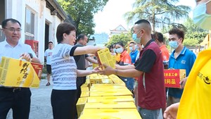 市领导慰问新就业形态劳动者