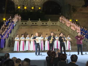 我市首届艺术季系列活动模特、器乐大赛颁奖晚会举行