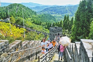 四川各地开展丰富多彩的活动  欢度国庆 情暖重阳
