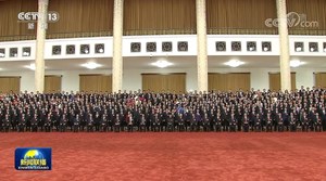 习近平等领导同志亲切会见出席党的二十大代表、特邀代表和列席人员