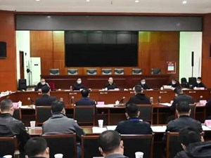 坚持问题导向目标导向效果导向 以争分夺秒的工作状态夺取最好防控成果
