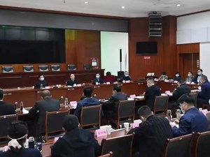 咬紧牙关 坚定信心 为保护人民群众生命健康而战斗