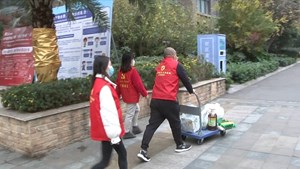 党员干部坚守抗疫一线 凝聚合力同守居民平安