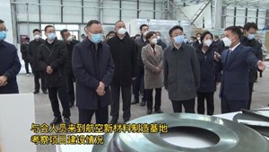 12月20日上午，德阳市2022年第四季度“拼经济 搞建设 抓发展”重大项目拉练现场会走进绵竹、什邡，与会人员实地考察项目建设情况 