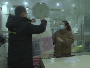 广汉：发放御寒物资 让困难群众温暖过冬