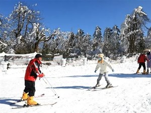冲！峨眉山雷洞坪滑雪场正式开滑