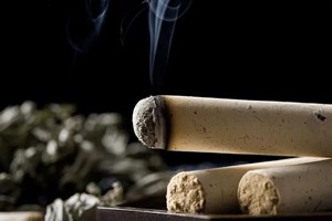 谨慎！在家熏艾消毒，当心不注意会引发火灾！