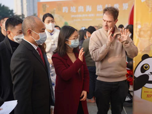“线下精品展＋线上世界播”助力德阳产品跨境出海——中国（四川·德阳）出口商品“世界播”跨境精品展成功举办