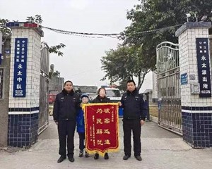 “熊孩子”玩手游被骗万元 民警6小时追回