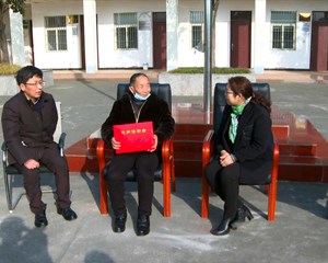 省委政法委领导到旌阳区慰问见义勇为人员