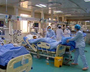 医务工作者：为生命而守护 绘出最美“敬业福”