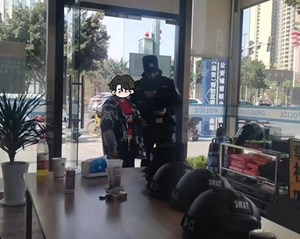 男孩地下车库不慎走失 民警紧急救助化解危机