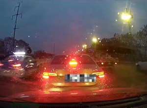 6车3连撞！行车记录仪画面曝光......