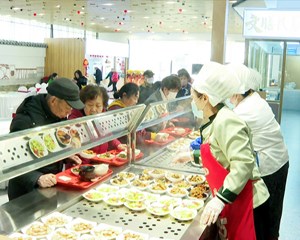 德阳经开区：打造长者食堂 提升老年群体幸福感