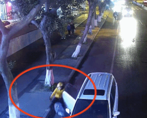 惊吓！德阳一外卖小哥凯江路遭遇车祸，竟因为对方……