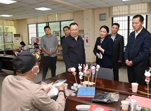 李文清带队开展“全国助残日”慰问活动
