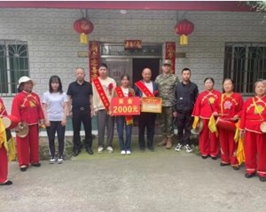 敲锣打鼓送喜报，“光荣之家”挂起来！