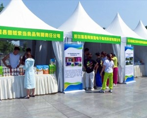 来德阳文庙广场逛若尔盖特色农产品展