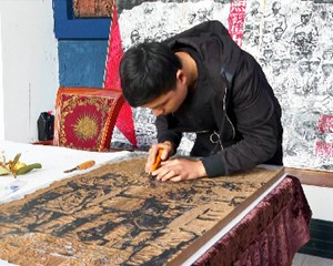 绵竹：用木版年画 讲红色故事